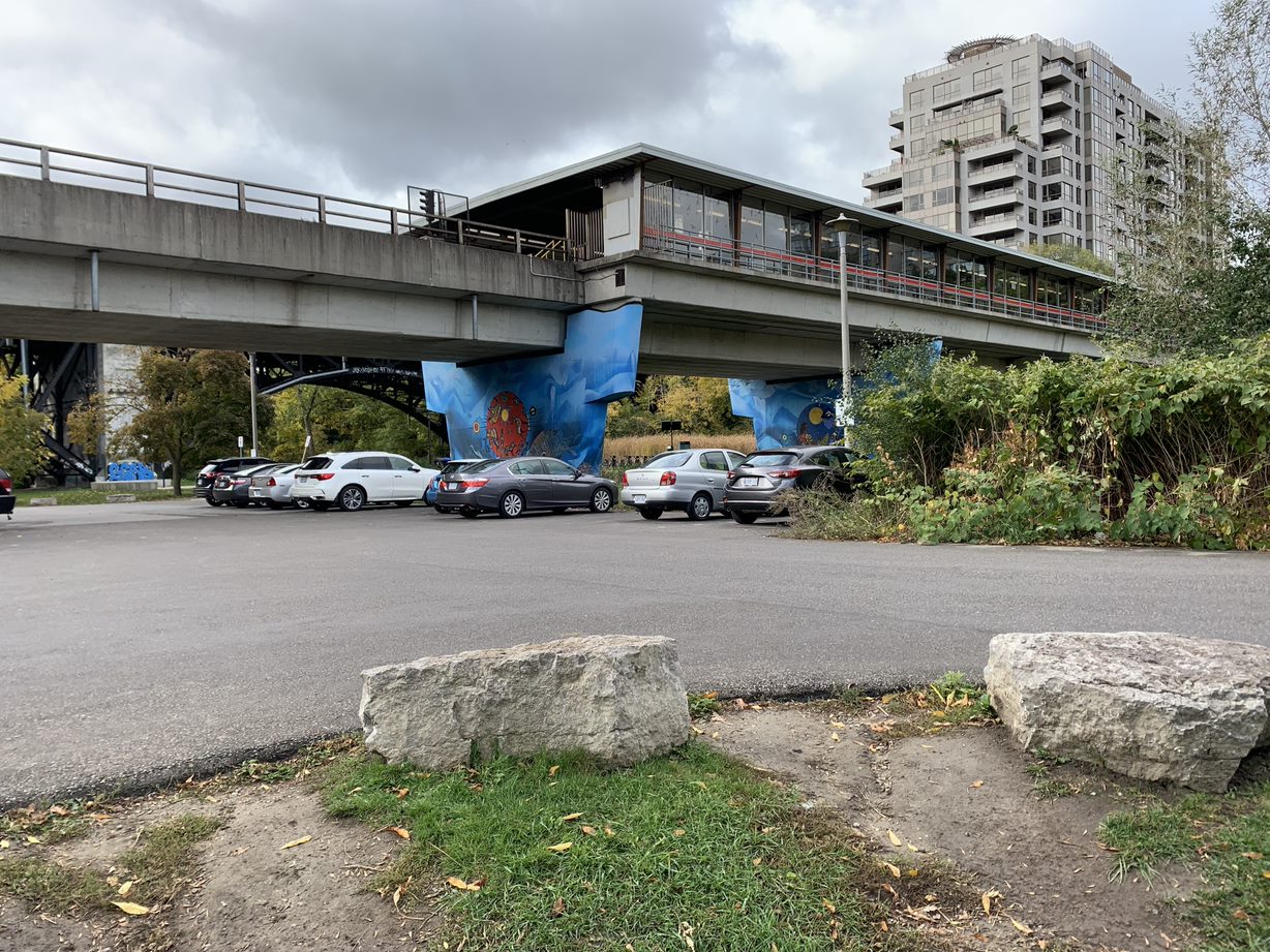 looking at humber river bridge